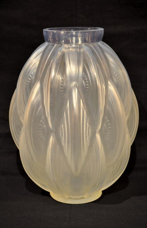 SABINO VASE 24 PIROGUES OPALESCENT GLASS ART DECO 1930