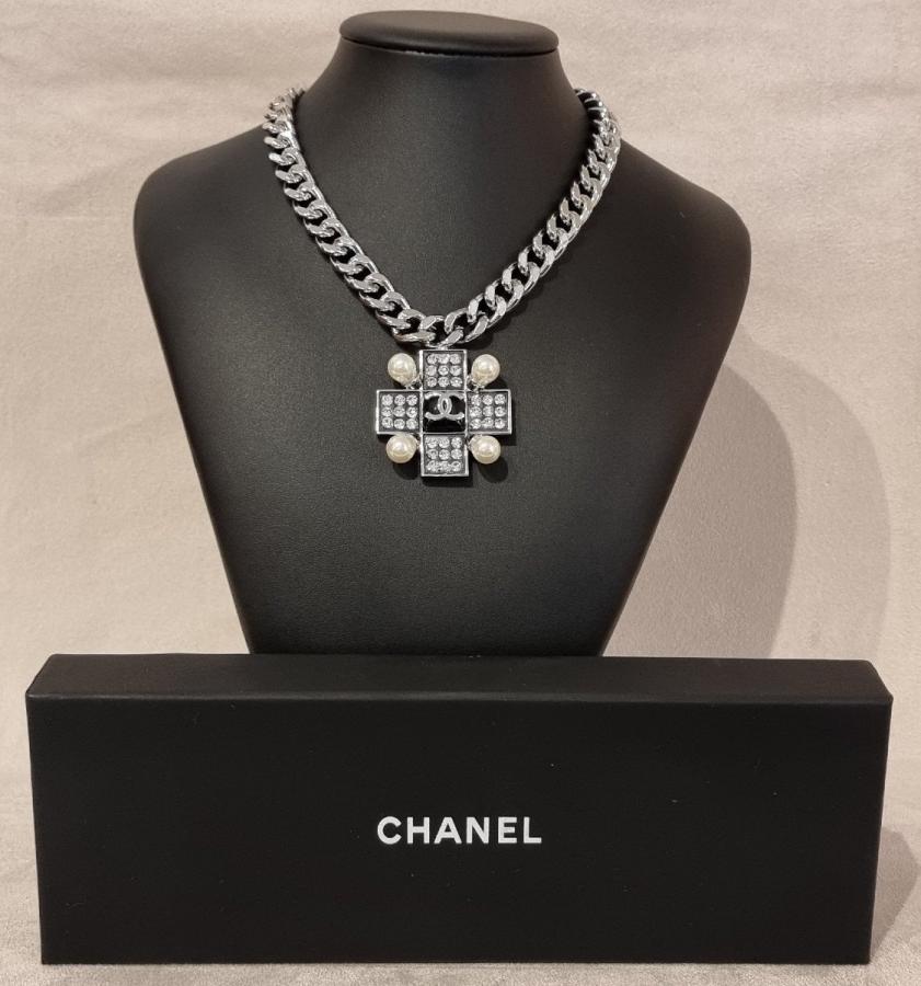 Chanel Collier Chocker, Plus d'infos...